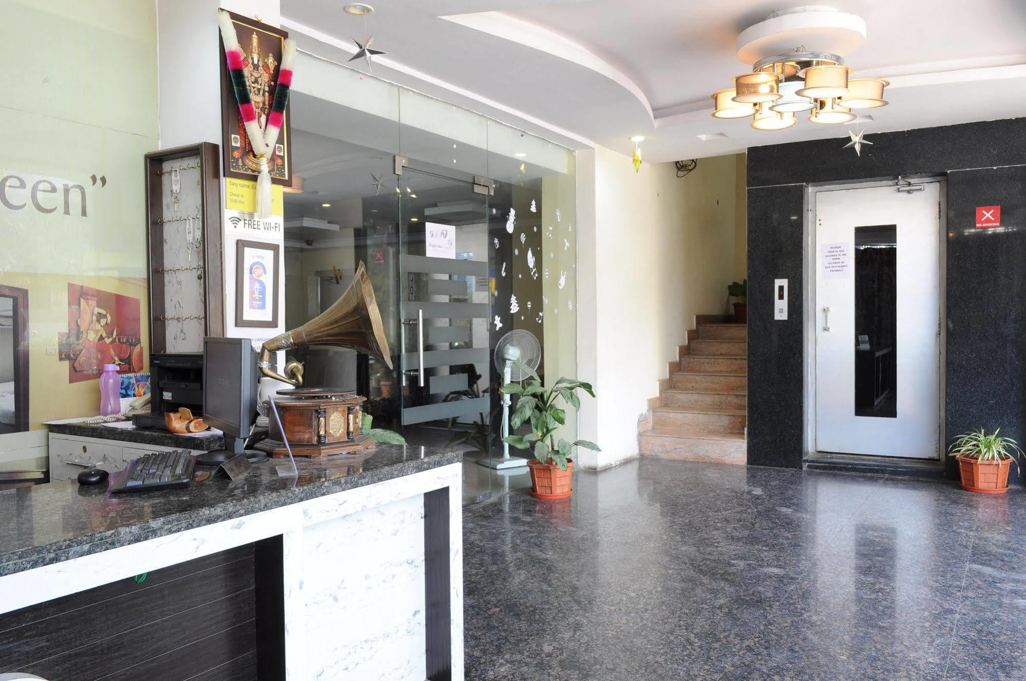 Oyo 17375 My Place Kondapur Hicc 하이데라바드 외부 사진