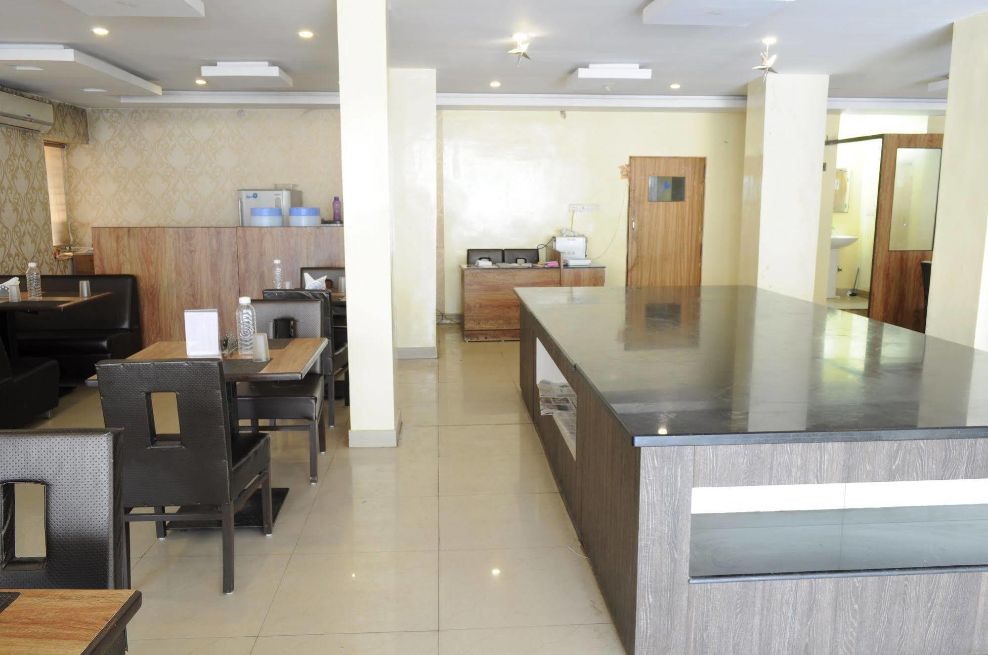 Oyo 17375 My Place Kondapur Hicc 하이데라바드 외부 사진