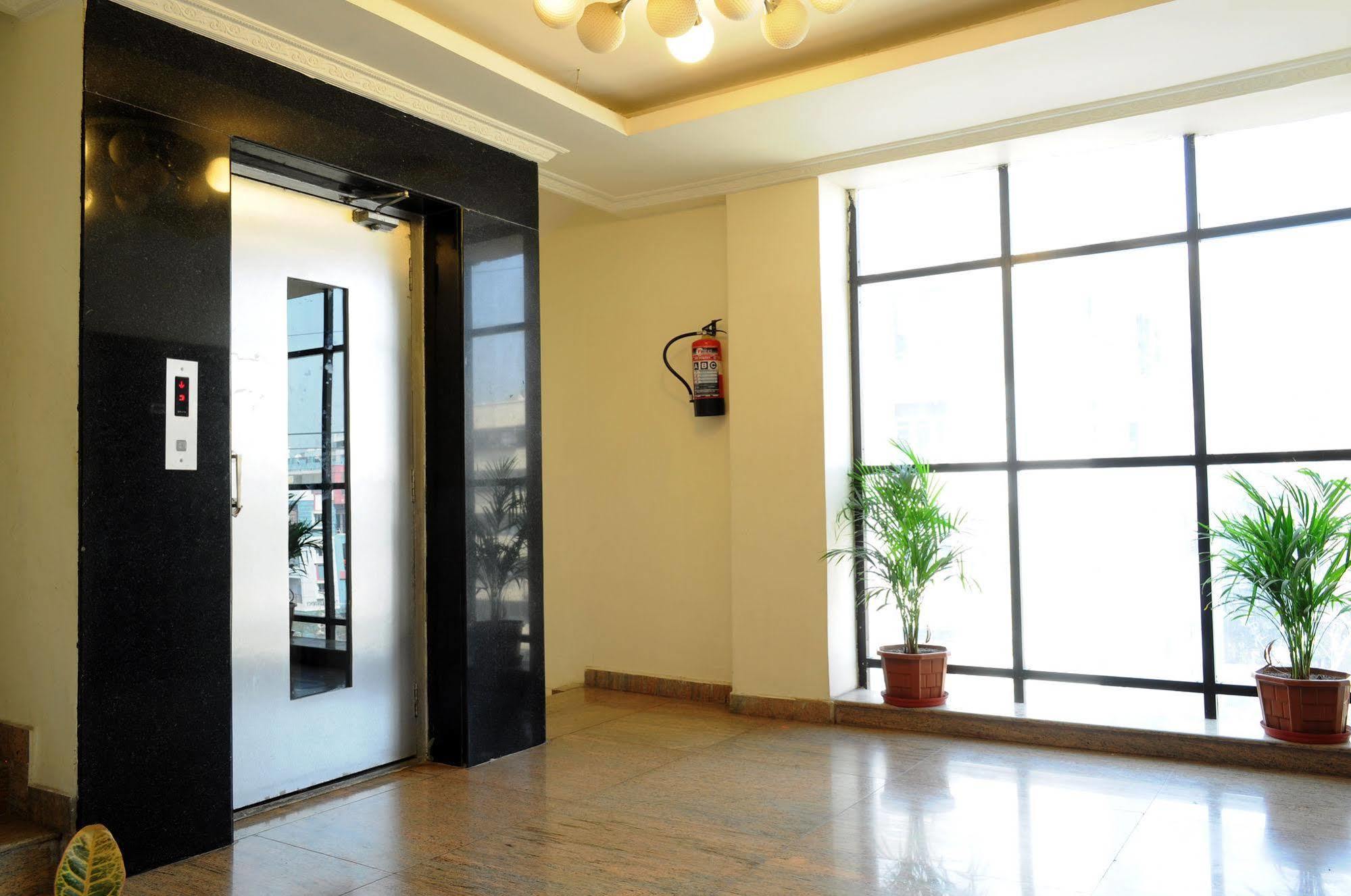 Oyo 17375 My Place Kondapur Hicc 하이데라바드 외부 사진